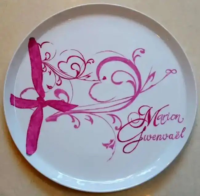 Plat à tarte en porcelaine personnalisé d'après un faire-part de mariage