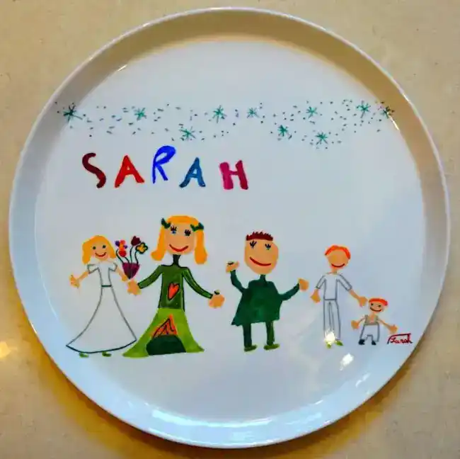 Plat à tarte en porcelaine personnalisé d'après le dessin d'un enfant.