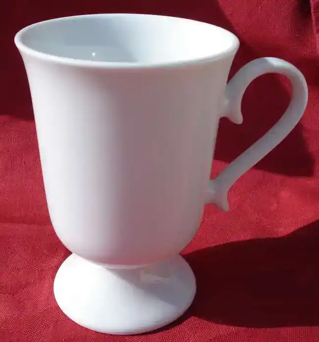 Mug sur pied en porcelaine à personnaliser