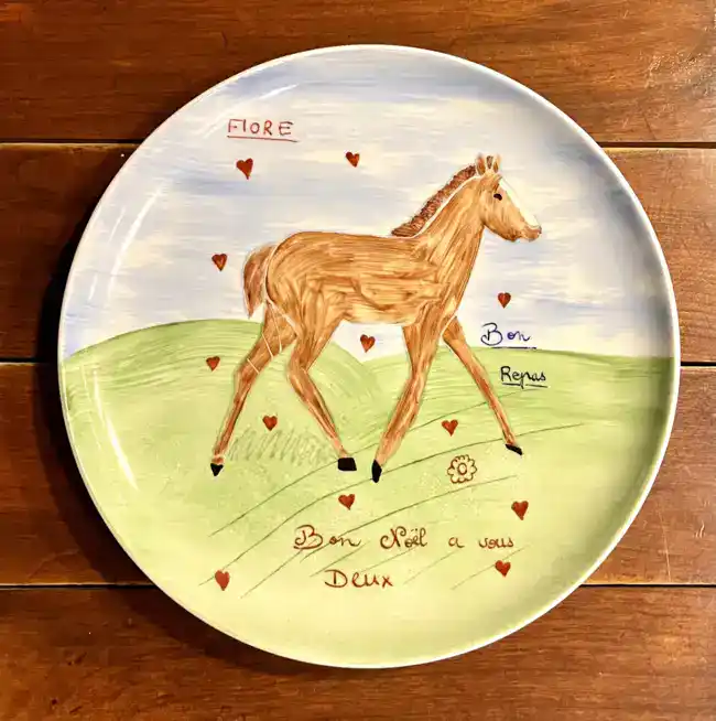 Assiette plate personnalisée d'après le dessin d'un enfant.