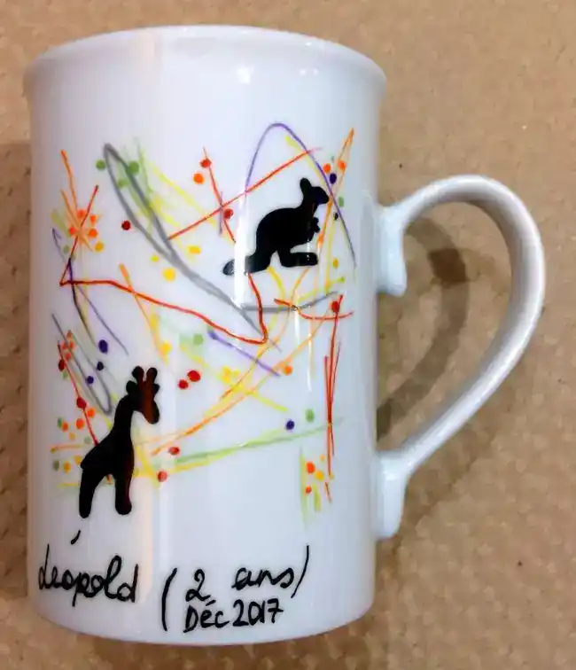 Mug Anglais en porcelaine personnalisé par un dessin d'enfant.