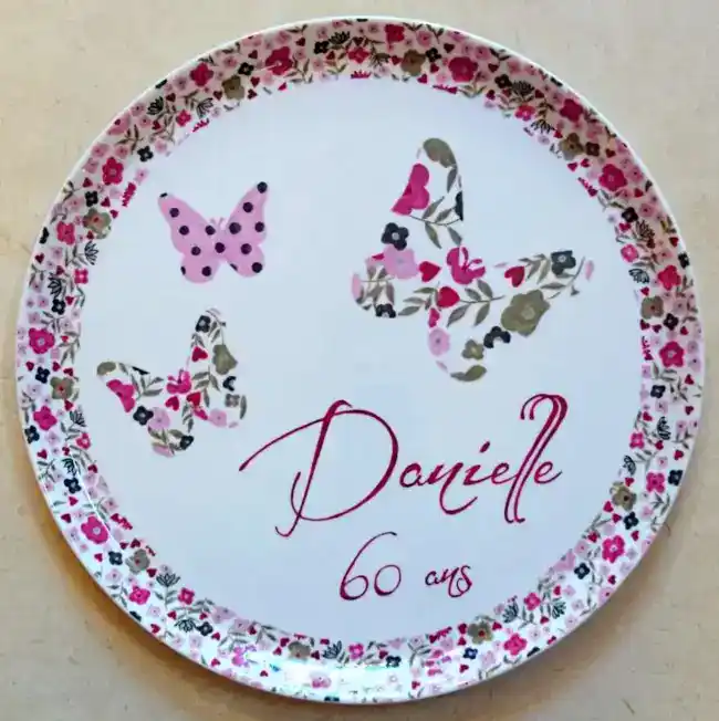 Plat à tarte en porcelaine personnalisé à l'occasion d'un anniversaire.