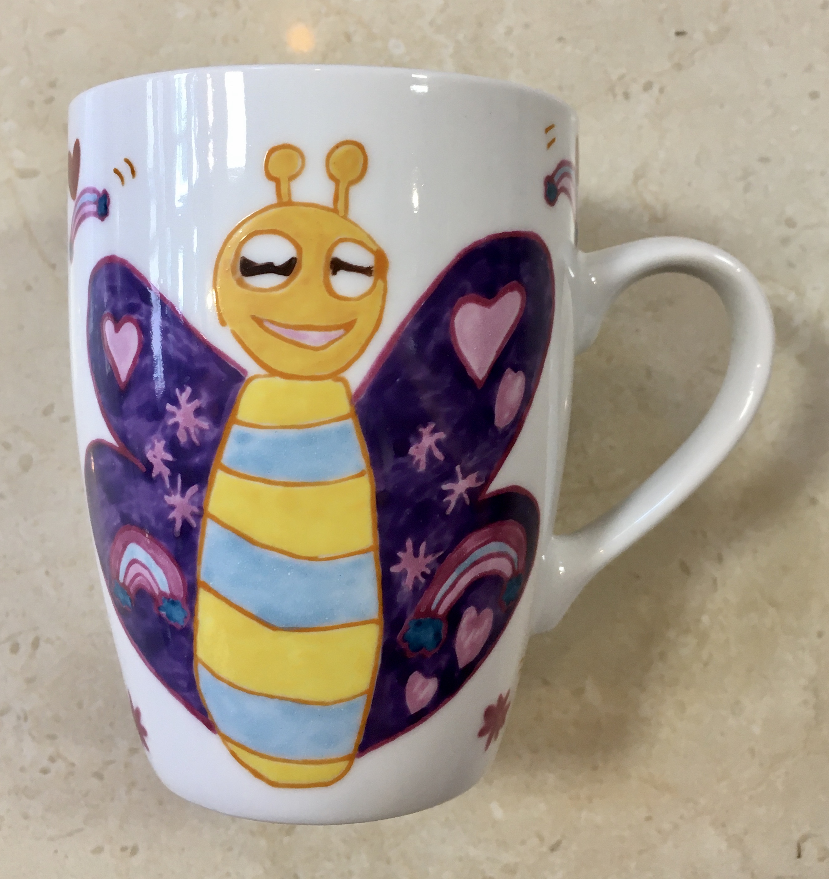 - Cadeau Maman mug en porcelaine personnalisé par un dessin d'enfant.