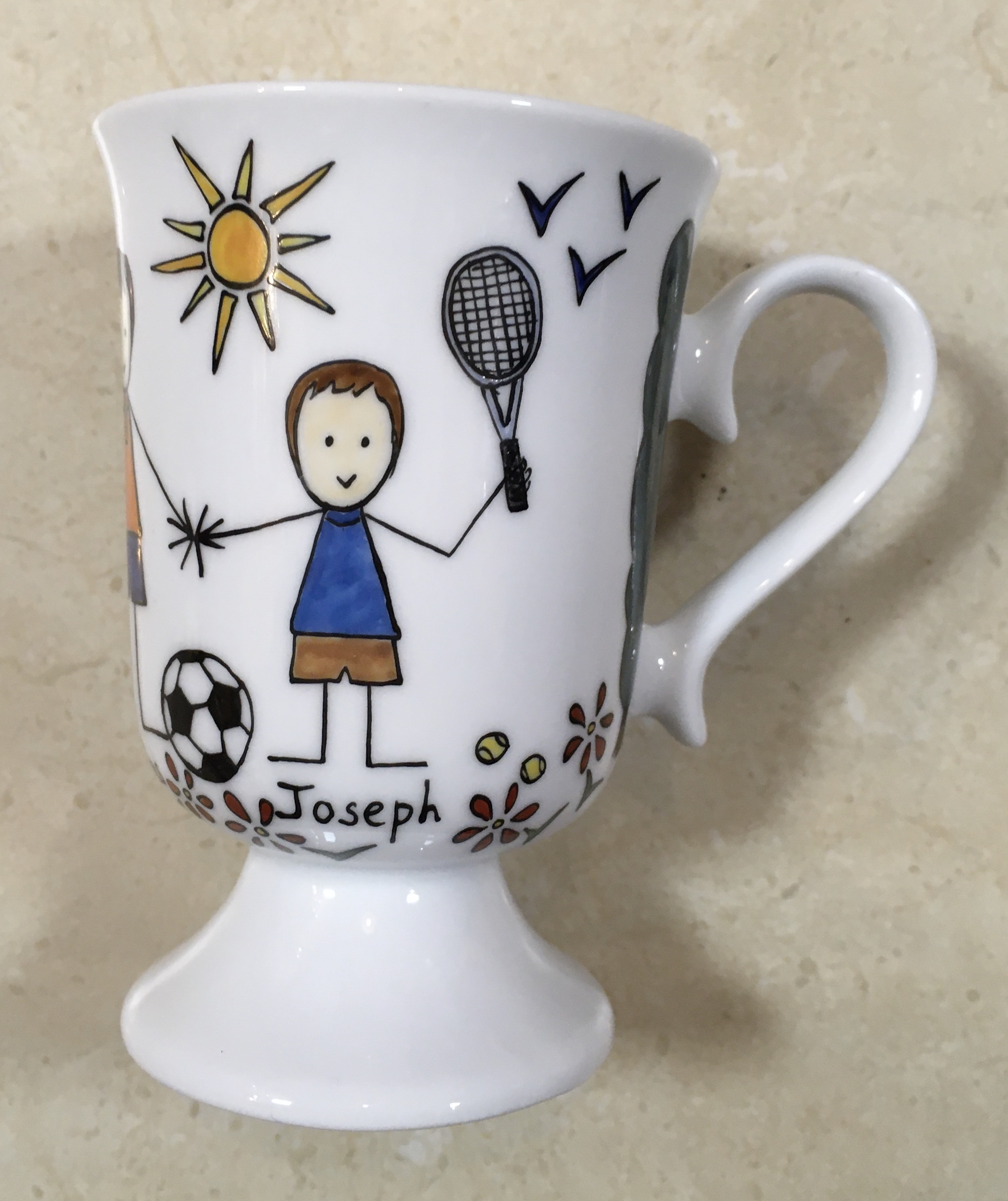 - Cadeau Mamie mug en porcelaine personnalisé par les petits-enfants.